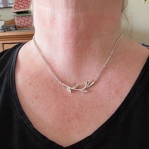 Linda Penwarden 18” .925 Sterling Silver olive branch necklace